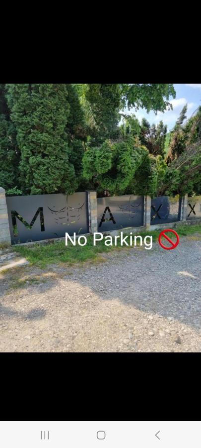 Maxx Lodge Bacău Exteriör bild